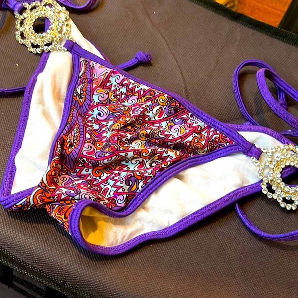 Bikini - Picture 4 of 6